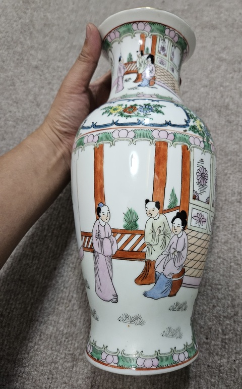 古玩陶瓷廣彩人物故事紋撇口瓶真品鑒賞圖