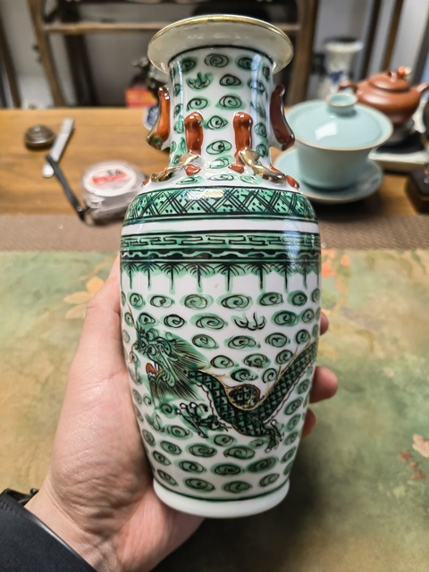 古玩陶瓷龍紋瓶真品鑒賞圖