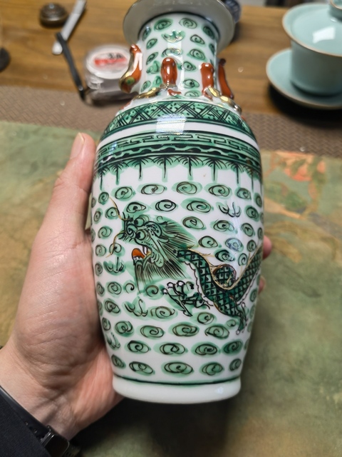 古玩陶瓷龍紋瓶真品鑒賞圖