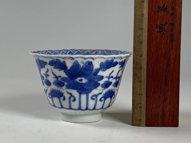 古玩陶瓷清晚期·青花花卉紋杯真品鑒賞圖