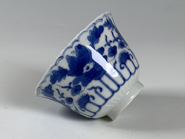 古玩陶瓷清晚期·青花花卉紋杯真品鑒賞圖