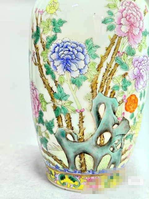 古玩陶瓷花卉紋粉彩瓶真品鑒賞圖