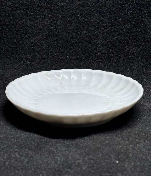 古玩陶瓷晚清白釉菊瓣盤真品鑒賞圖