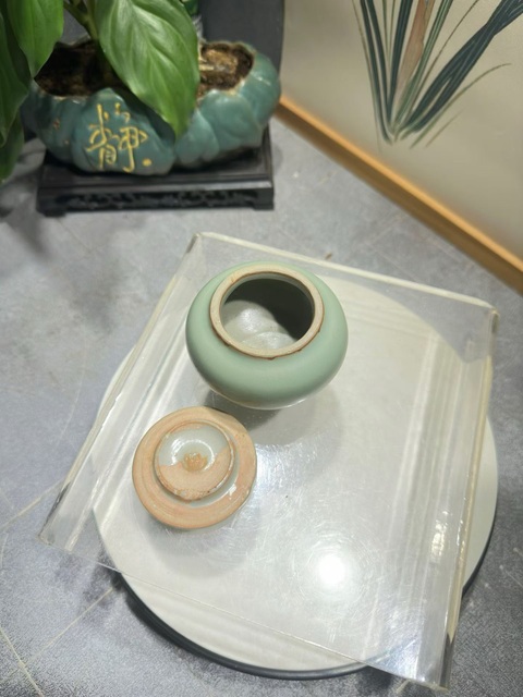 古玩陶瓷龍泉青瓷蓋罐真品鑒賞圖