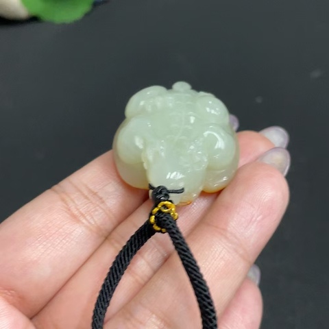 古玩玉器天然和田玉掛件真品鑒賞圖