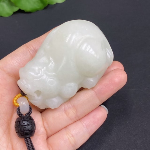 古玩玉器天然和田瑞獸題材把件真品鑒賞圖