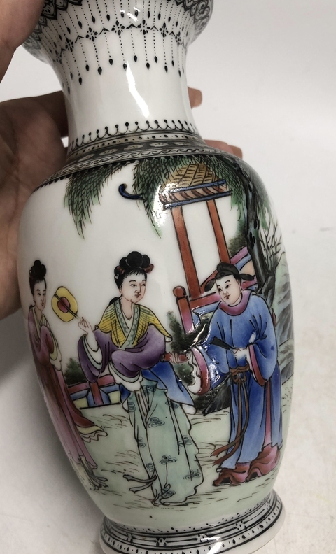 古玩陶瓷民國·粉彩人物故事紋盤口瓶拍賣，當(dāng)前價(jià)格2999元