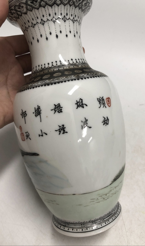 古玩陶瓷民國·粉彩人物故事紋盤口瓶拍賣，當(dāng)前價(jià)格2999元
