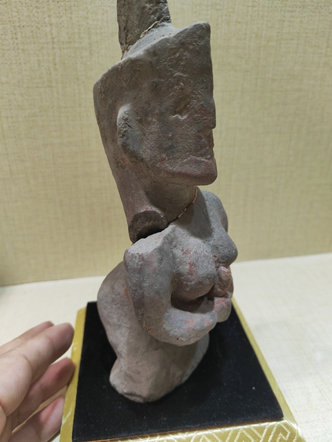 古玩陶瓷西亞風格紅陶人物俑真品鑒賞圖