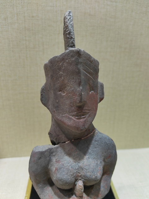 古玩陶瓷西亞風格紅陶人物俑真品鑒賞圖