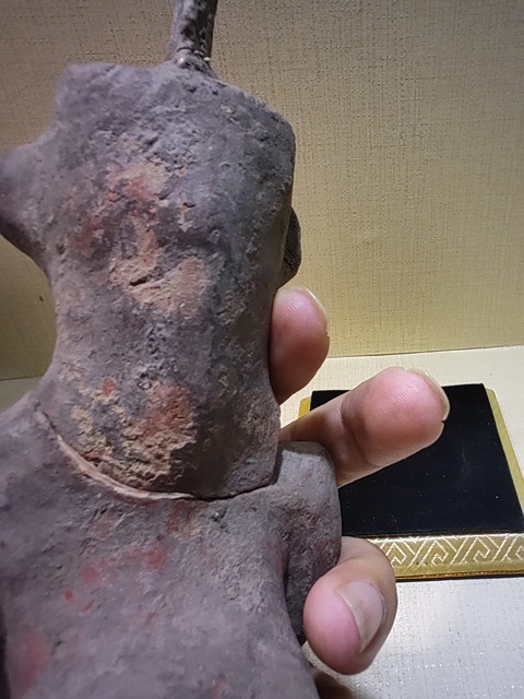 古玩陶瓷西亞風格紅陶人物俑真品鑒賞圖