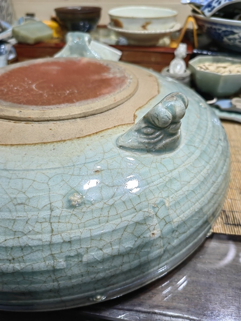 古玩陶瓷龍泉青瓷三足爐真品鑒賞圖