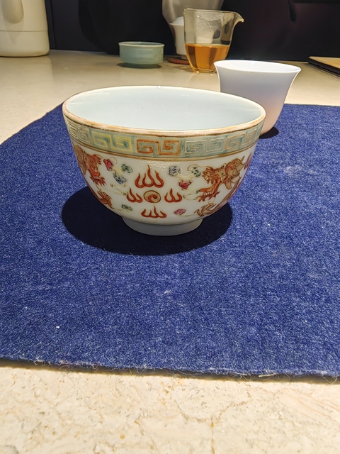 古玩陶瓷龍紋粉彩小碗真品鑒賞圖