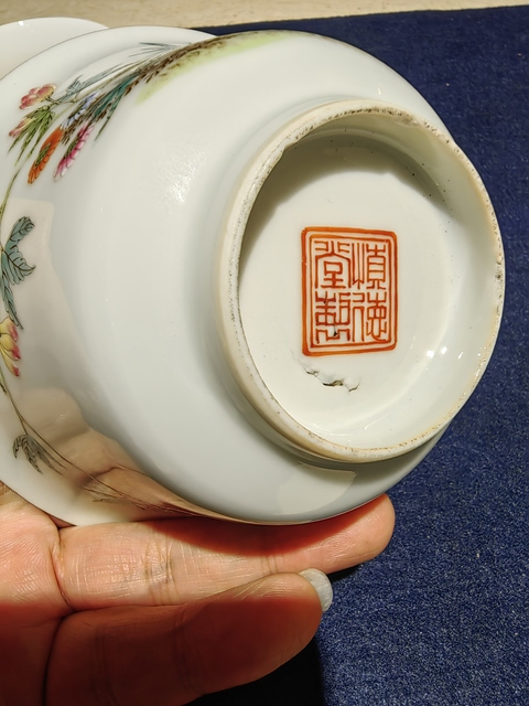 古玩陶瓷慎德堂制款一鳴驚人粉彩三才蓋杯真品鑒賞圖