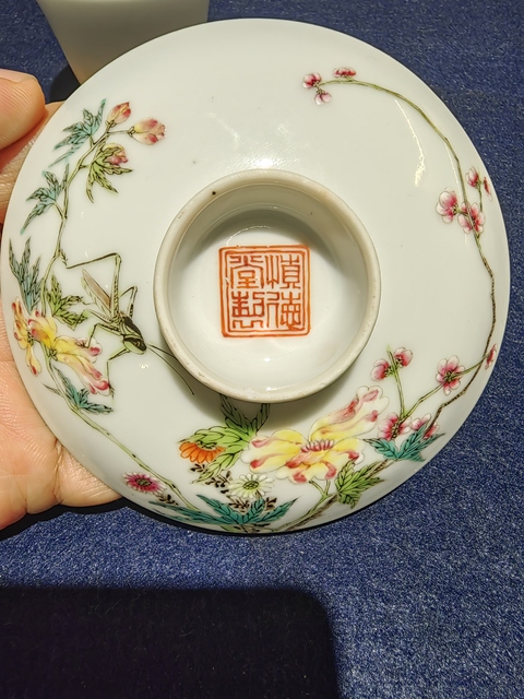 古玩陶瓷慎德堂制款一鳴驚人粉彩三才蓋杯真品鑒賞圖