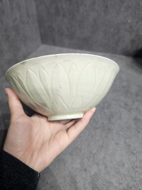 古玩陶瓷 印花芒口圈足覆燒工藝碗真品鑒賞圖
