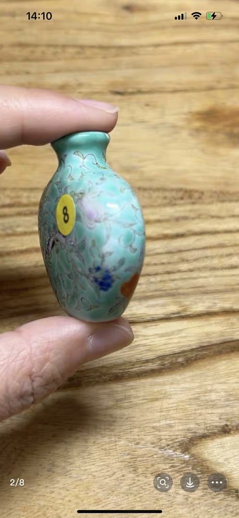 古玩陶瓷松石綠粉彩花卉紋鼻煙壺真品鑒賞圖