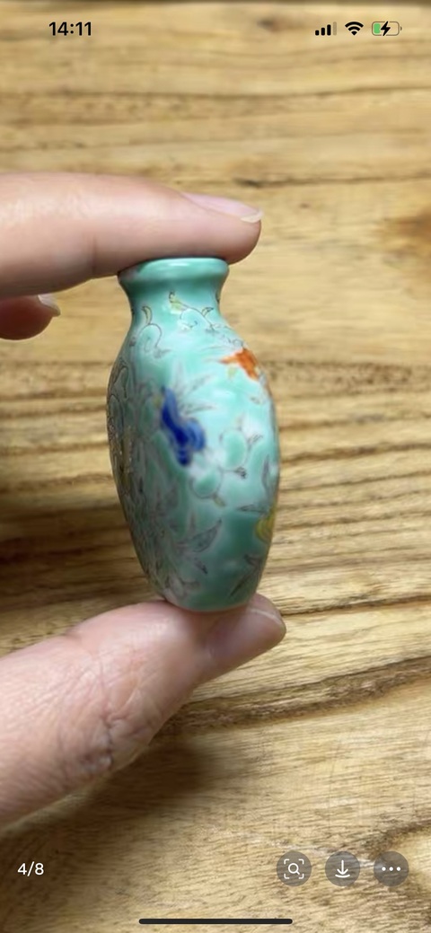 古玩陶瓷松石綠粉彩花卉紋鼻煙壺真品鑒賞圖
