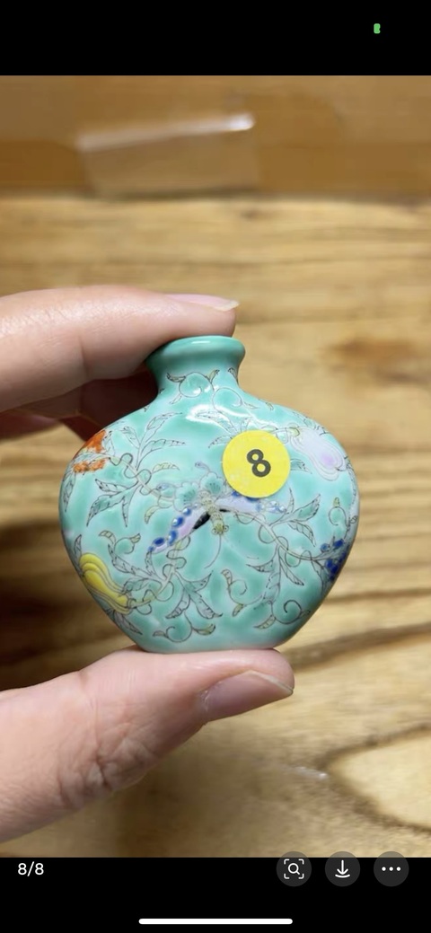 古玩陶瓷松石綠粉彩花卉紋鼻煙壺真品鑒賞圖