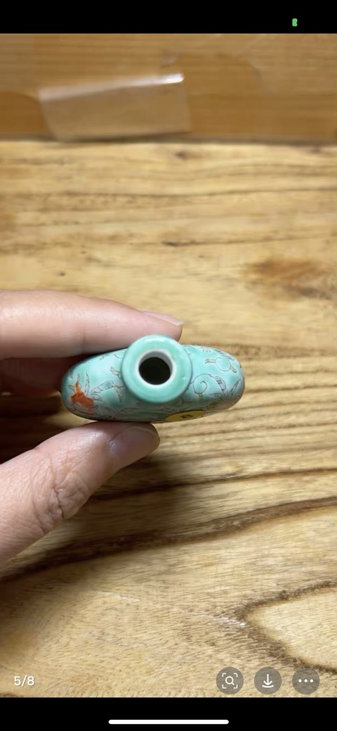 古玩陶瓷松石綠粉彩花卉紋鼻煙壺真品鑒賞圖