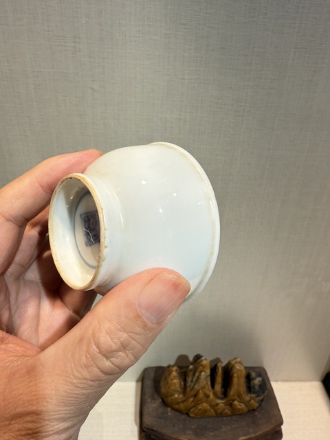 古玩陶瓷康熙白釉杯真品鑒賞圖