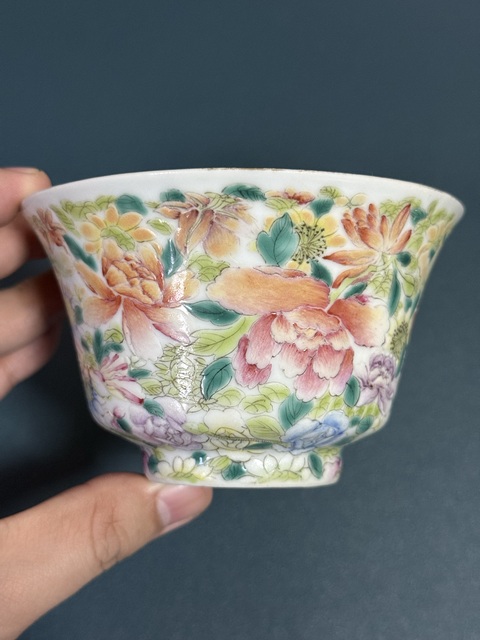古玩陶瓷洪憲年制款百花不落地細路粉彩杯(民國官窯)拍賣,當前價格2400元