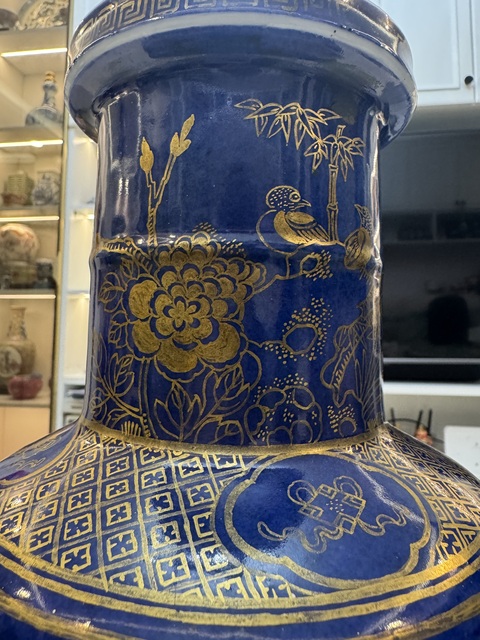 古玩陶瓷清光緒 藍釉描金鳳穿牡丹紋棒槌瓶真品鑒賞圖