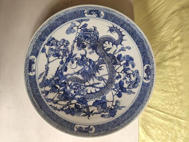 古玩陶瓷青花龍穿花卉紋大盤真品鑒賞圖