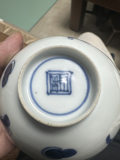 古玩陶瓷過墻龍紋青花杯真品鑒賞圖