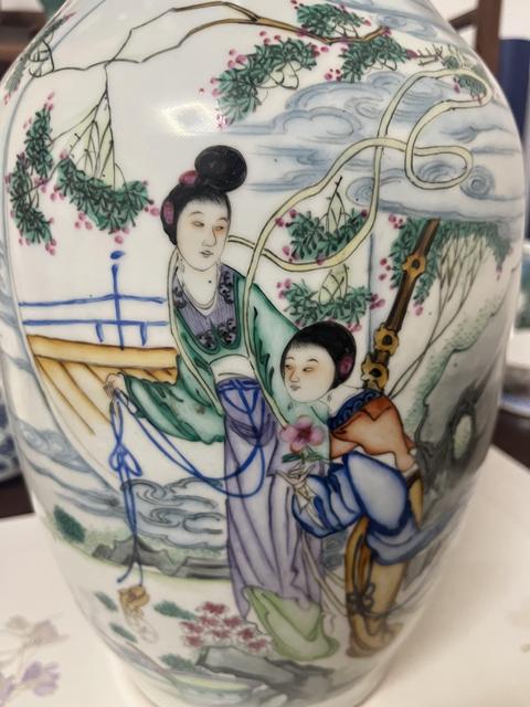 古玩陶瓷民國粉彩瓶真品鑒賞圖