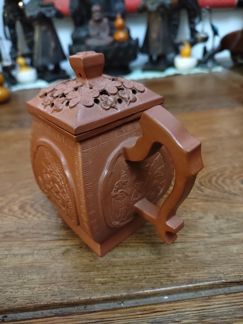 古玩雜項(xiàng)創(chuàng)匯·紫砂刻人物故事紋四方壺 真品鑒賞圖