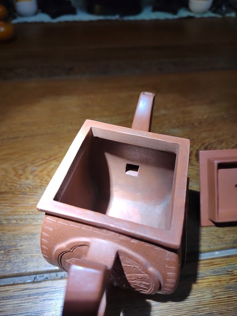 古玩雜項(xiàng)創(chuàng)匯·紫砂刻人物故事紋四方壺 真品鑒賞圖