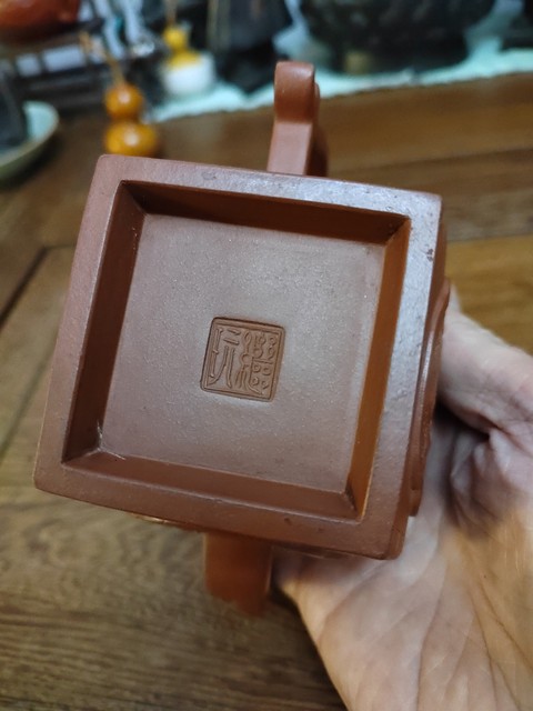 古玩雜項(xiàng)創(chuàng)匯·紫砂刻人物故事紋四方壺 真品鑒賞圖