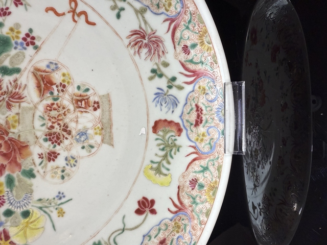 古玩陶瓷花卉紋粉彩盤真品鑒賞圖
