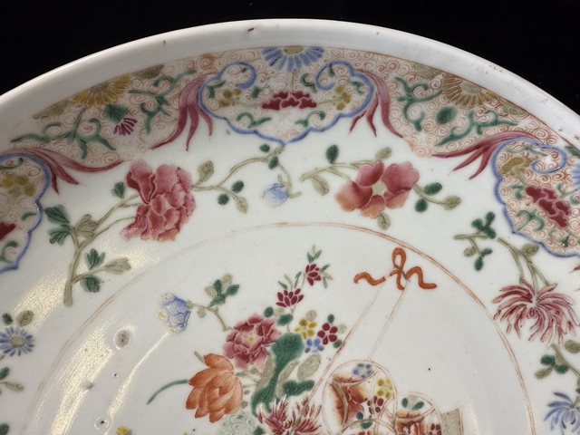古玩陶瓷花卉紋粉彩盤真品鑒賞圖