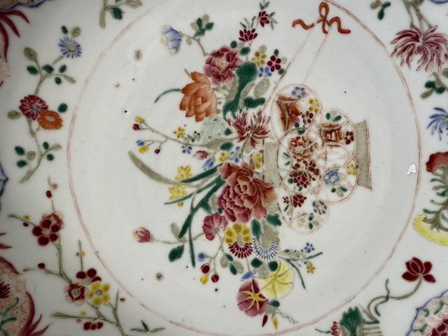 古玩陶瓷花卉紋粉彩盤真品鑒賞圖