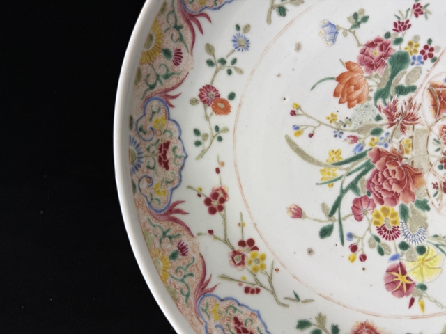 古玩陶瓷花卉紋粉彩盤真品鑒賞圖