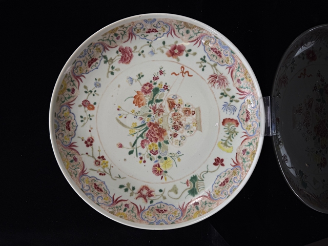 古玩陶瓷花卉紋粉彩盤真品鑒賞圖