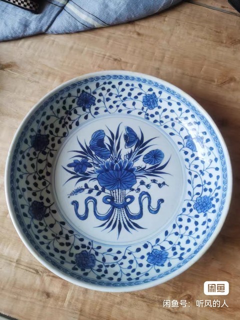 古玩陶瓷一束蓮青花盤真品鑒賞圖