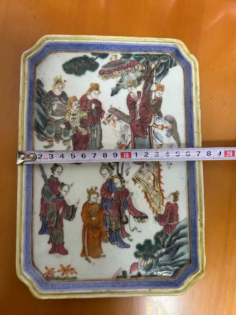 古玩陶瓷人物紋粉彩四方倭角盤真品鑒賞圖