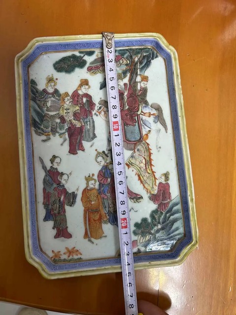 古玩陶瓷人物紋粉彩四方倭角盤真品鑒賞圖