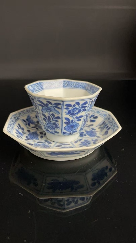 古玩陶瓷花卉紋青花杯盤真品鑒賞圖