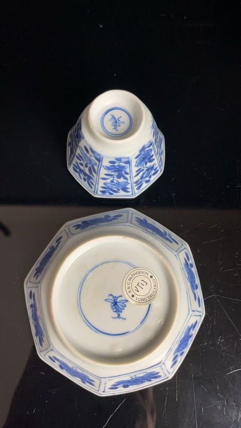 古玩陶瓷花卉紋青花杯盤真品鑒賞圖