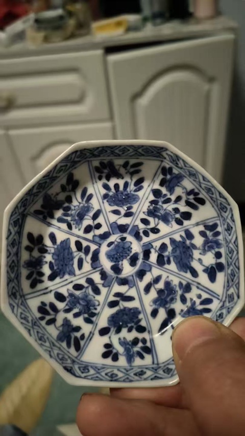 古玩陶瓷花卉紋青花杯盤真品鑒賞圖