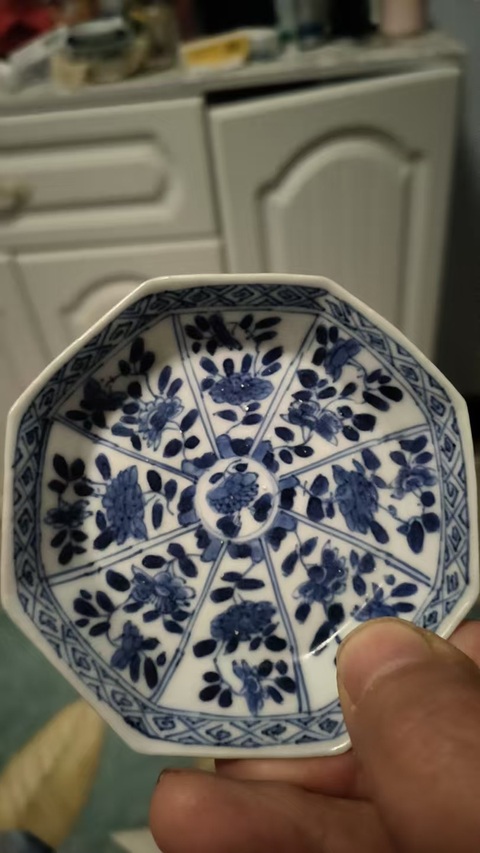 古玩陶瓷花卉紋青花杯盤真品鑒賞圖