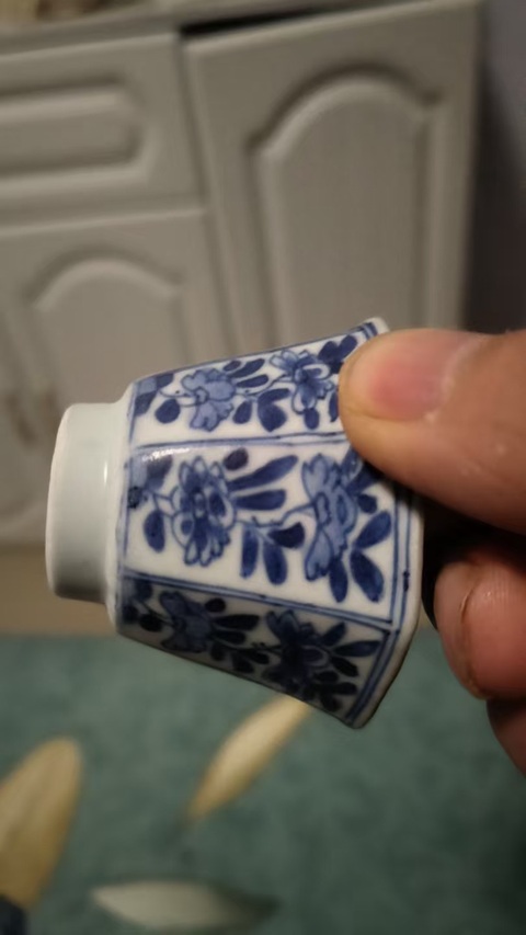 古玩陶瓷花卉紋青花杯盤真品鑒賞圖