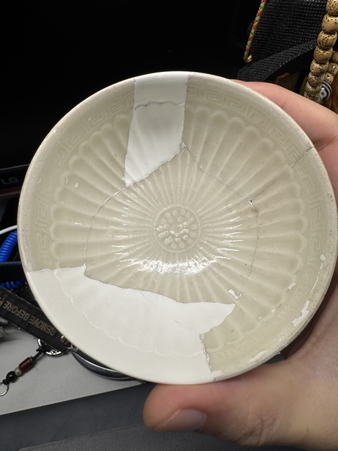 古玩陶瓷定窯花卉紋茶盞真品鑒賞圖