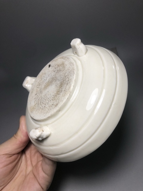 古玩陶瓷明末清初,德化窯豬油白釉香爐拍賣,當前價格3000元