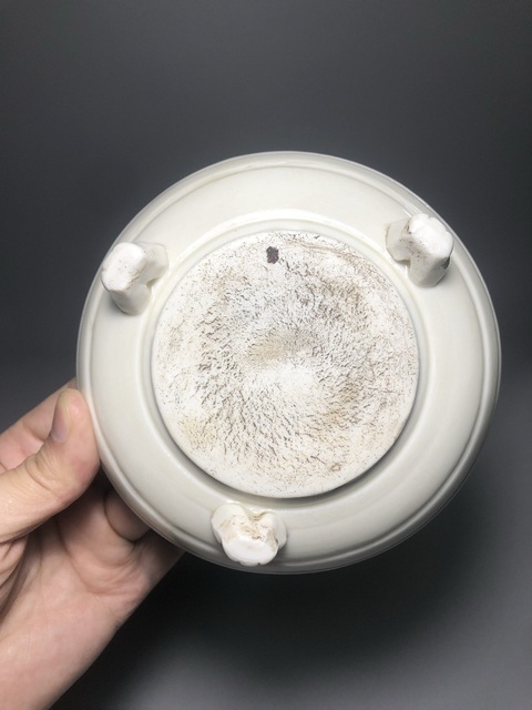 古玩陶瓷明末清初,德化窯豬油白釉香爐拍賣,當前價格3000元