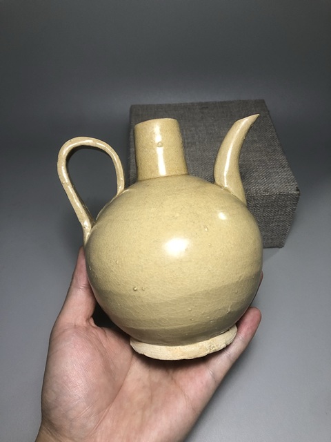 古玩陶瓷宋,米黃釉執(zhí)壺拍賣,當(dāng)前價(jià)格4000元